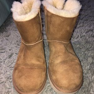 WORN ONCE women’s mini bailey bow UGGs